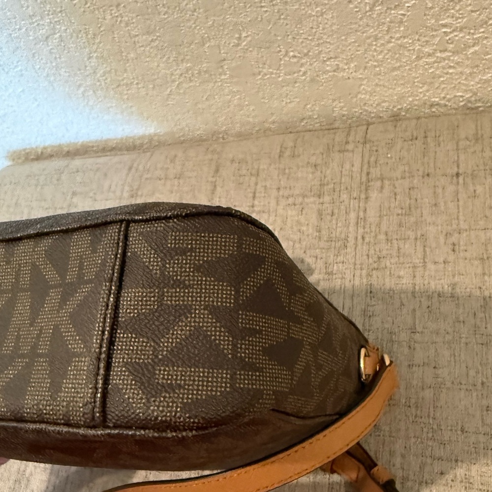 Michael Kors Hamilton Traveler Monogram Crossbody Bag NWOT - Picture 7 of 14